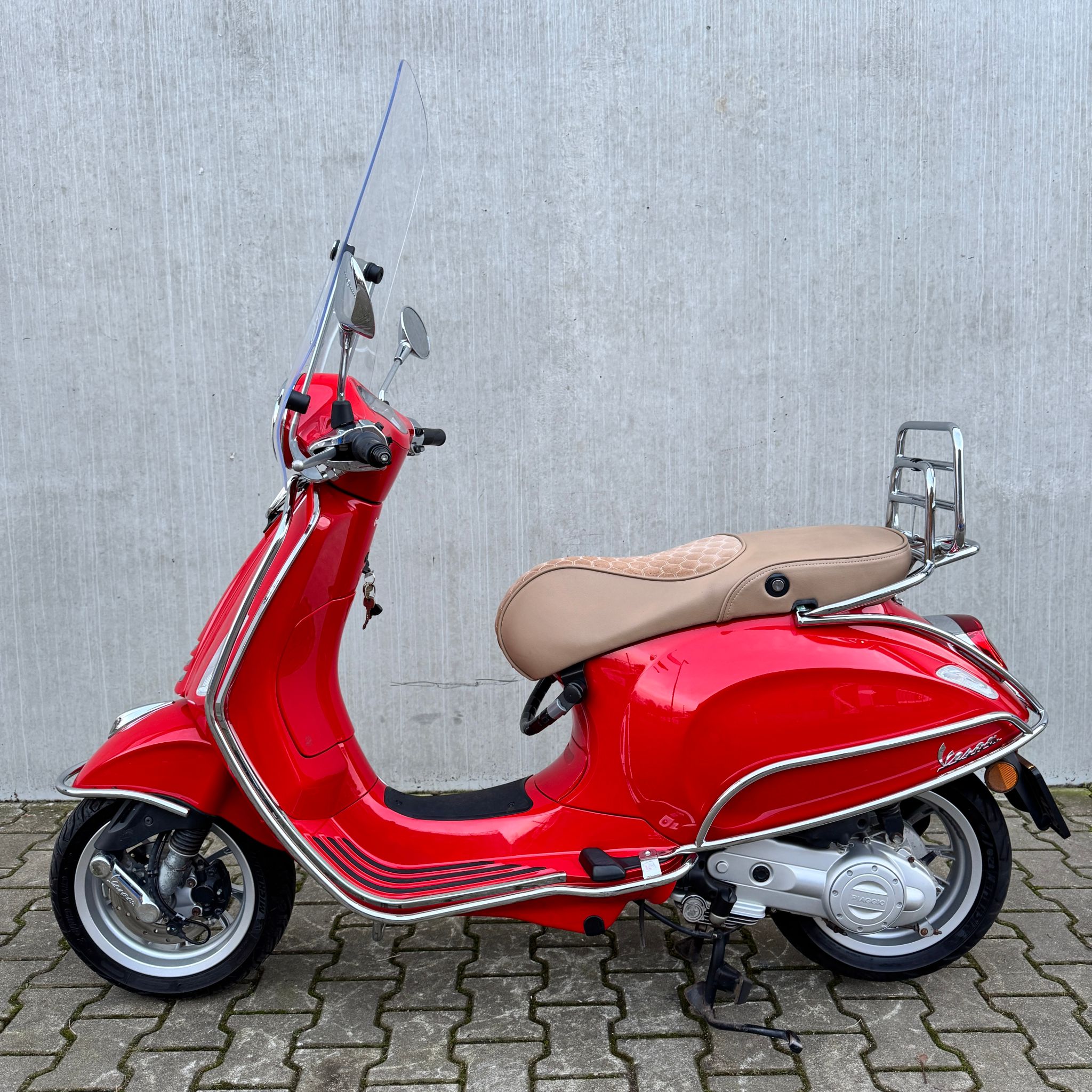 Vespa Primavera RED Edition FJG-17-T