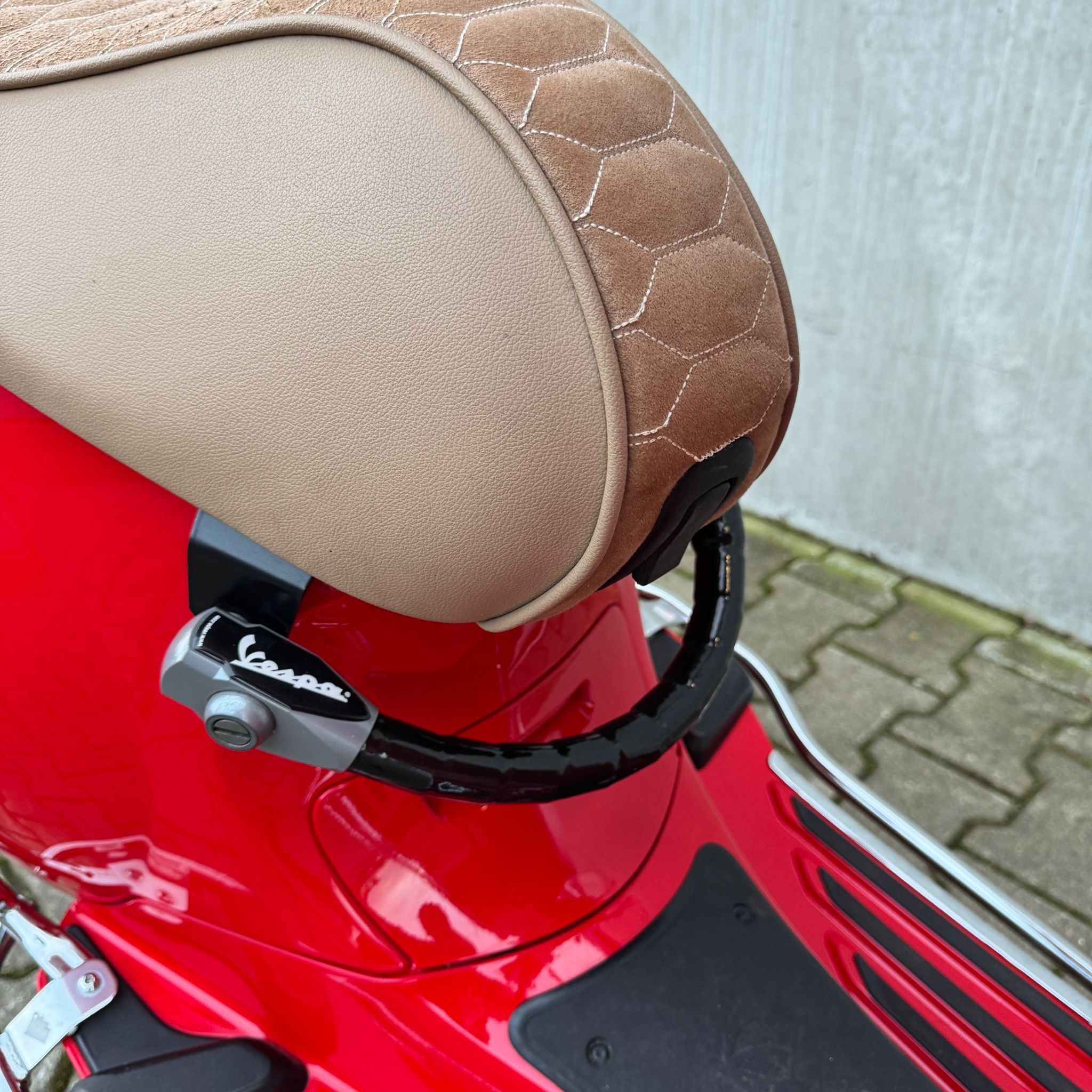Vespa Primavera RED Edition FJG-17-T