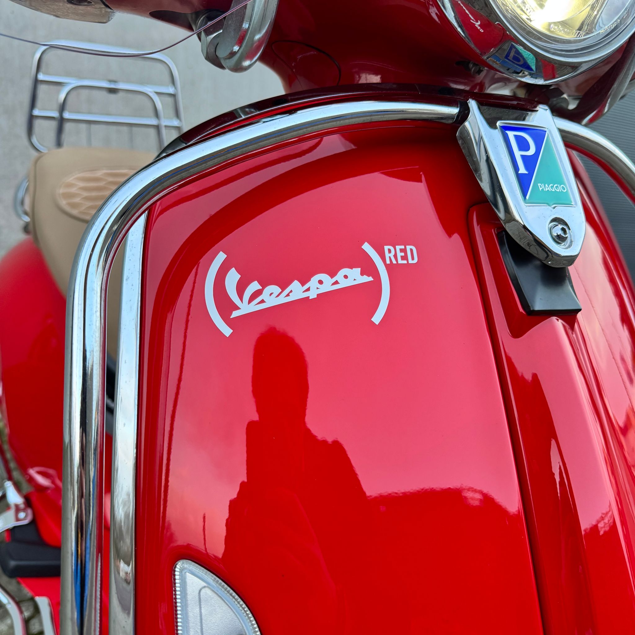 Vespa Primavera RED Edition FJG-17-T
