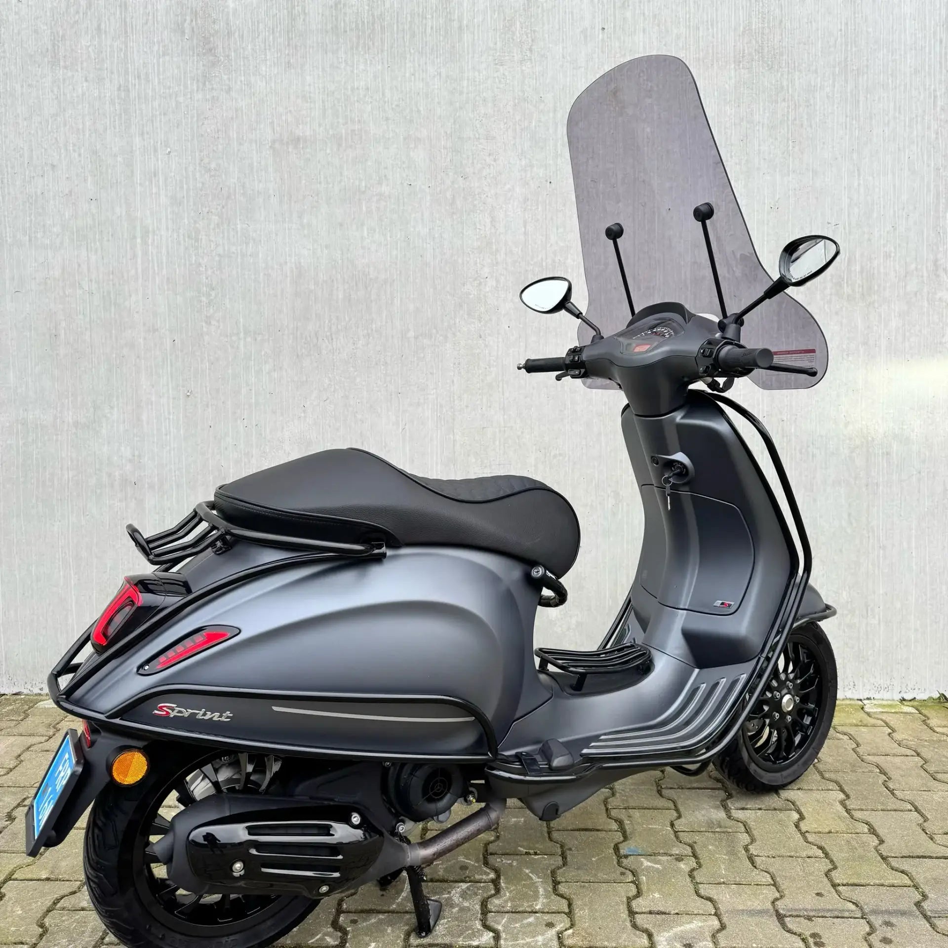 SOLD Vespa Sprint Sport Mat Grijs DTB-60-L