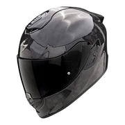 Scorpion Exo-1400 Evo II motorhelm in solide zwart met forged carbon constructie en premium functies.